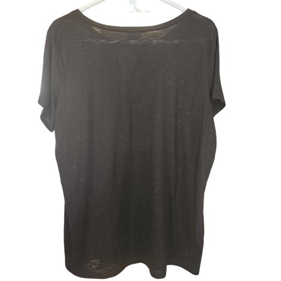 Torrid Short Sleeve Black Tee with Chest Cut Out Size 2 - Picture 3 of 5